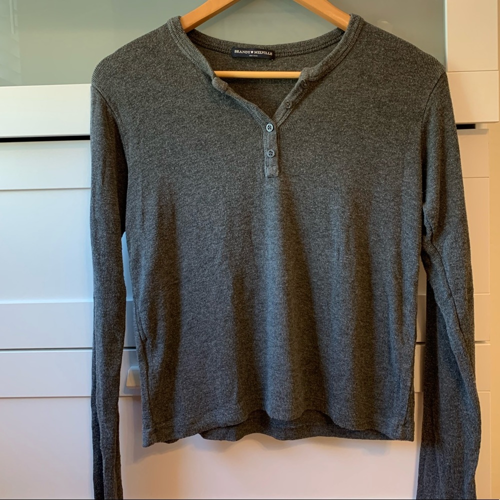 Brandy Melville super comfy long sleeve tee🤍